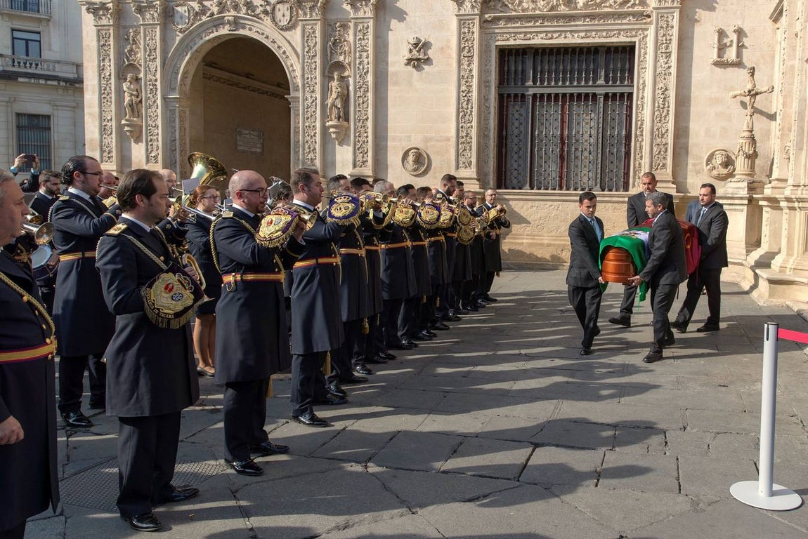 Autoridades, familia y amigos despiden a Távora en Sevilla