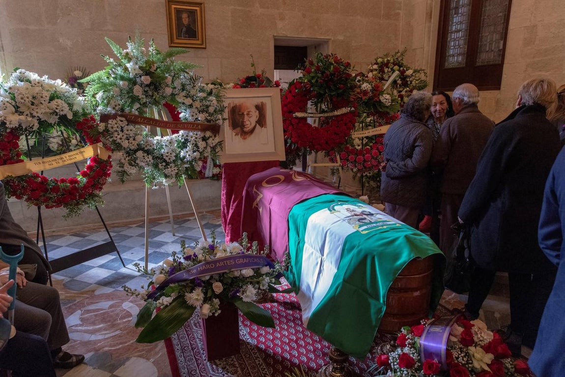 Autoridades, familia y amigos despiden a Távora en Sevilla