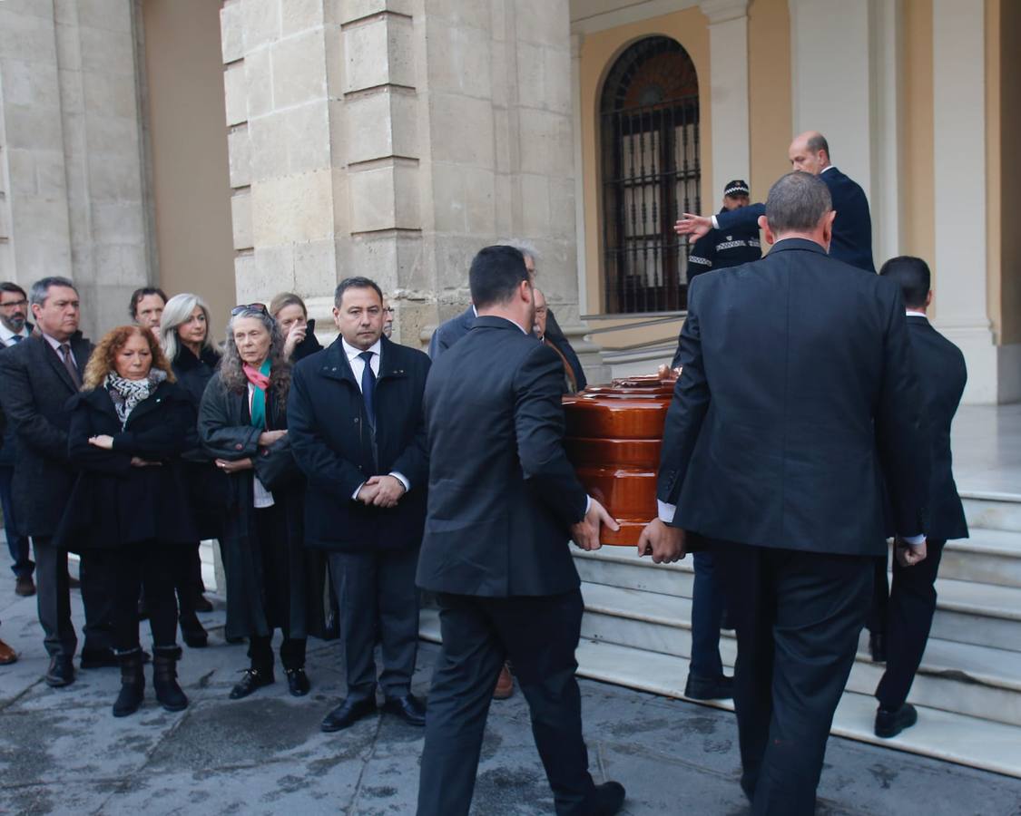 Autoridades, familia y amigos despiden a Távora en Sevilla