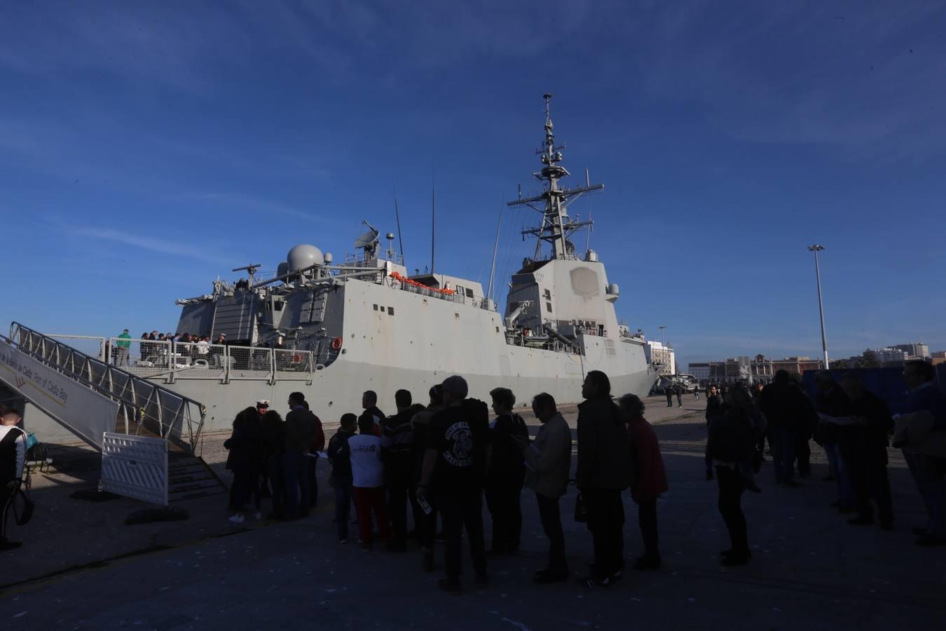 Jornada de puertas abiertas a la fragata &#039;Almirante Juan de Borbón&#039; en el puerto de Cádiz