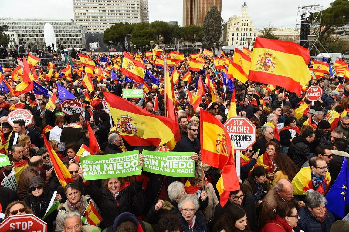 Miles de personas acuden a la manifestación convocada en Colón. 