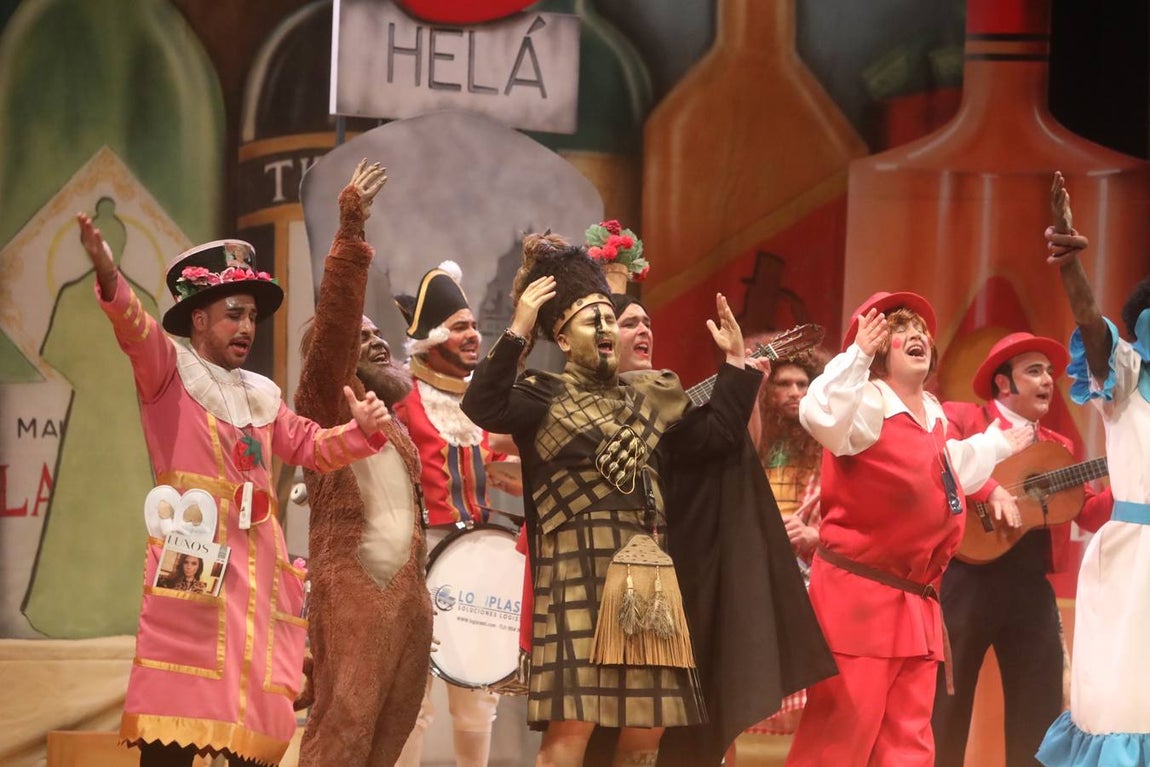 FOTOS: chirigota Los que vienen de etiqueta