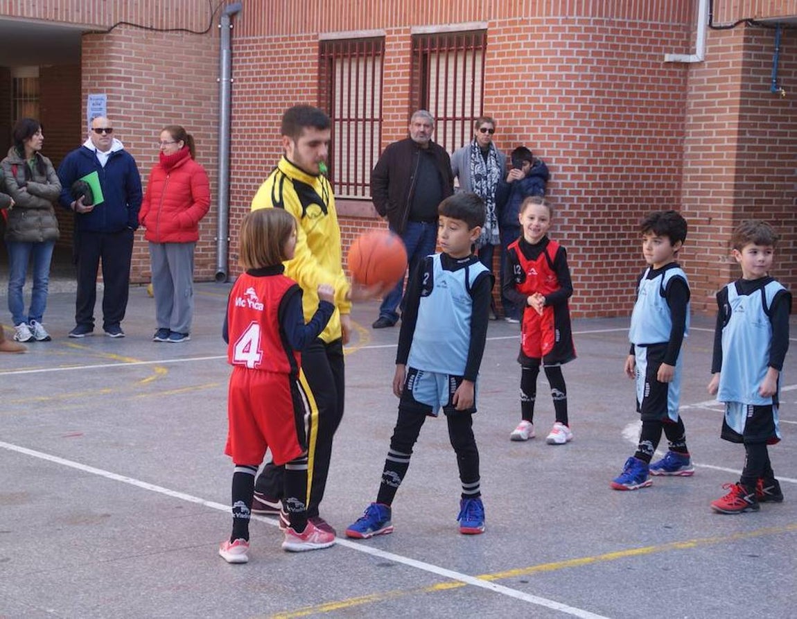 Las mejores imágenes del encuentro entre el Ntra. Sra. Providencia y el Sagrada Familia Jorge Juan. 