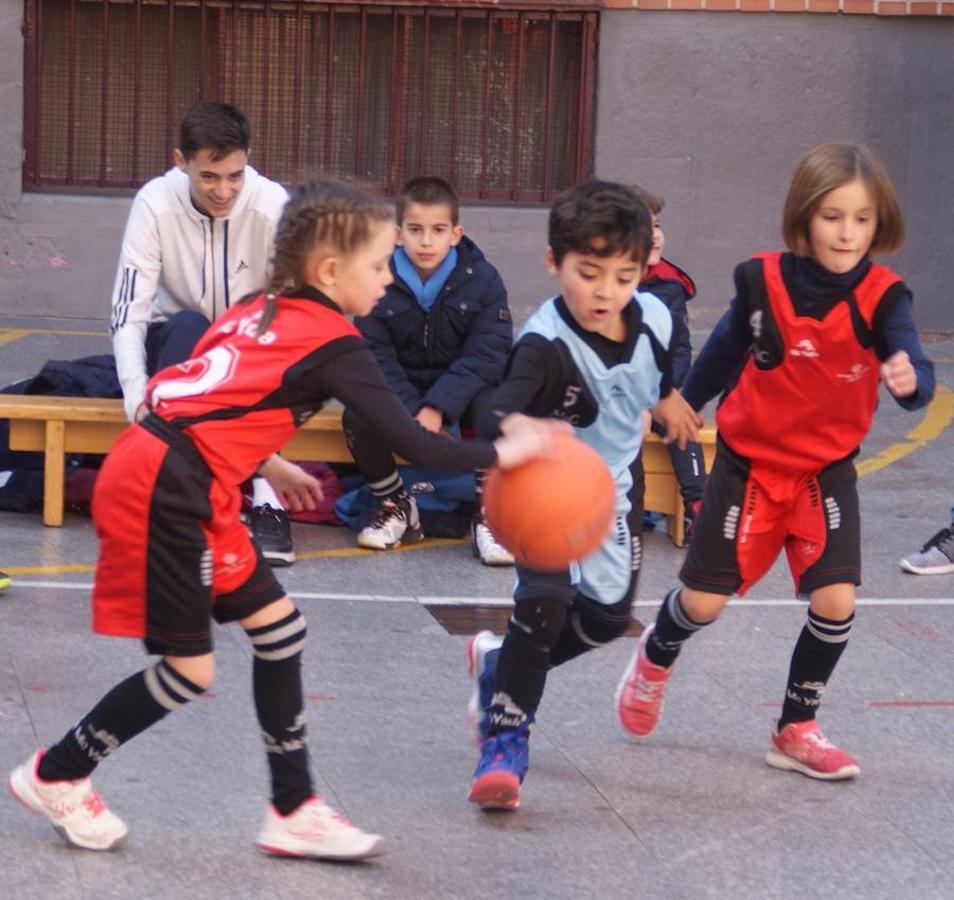 Las mejores imágenes del encuentro entre el Ntra. Sra. Providencia y el Sagrada Familia Jorge Juan. 