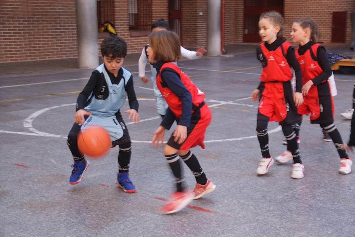 Las mejores imágenes del encuentro entre el Ntra. Sra. Providencia y el Sagrada Familia Jorge Juan. 