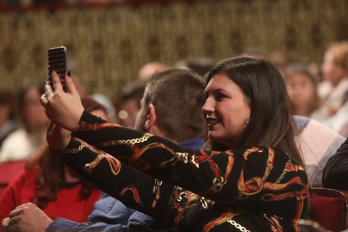 Lunes de COAC en el Falla. ¡Búscate en las fotos!