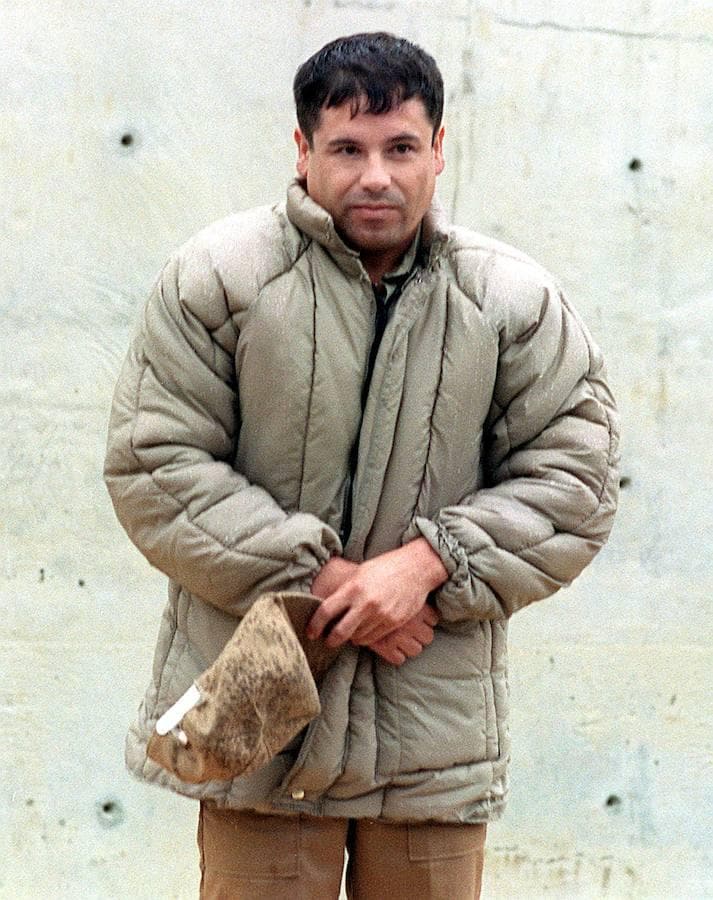 El Chapo Guzmán (1954) fue apresado por primera vez en Guatemala en 1993, desde donde fue extraditado a México y condenado a 20 años de prisión. Esta foto es del 10 de julio de 1993 en la cárcel. 