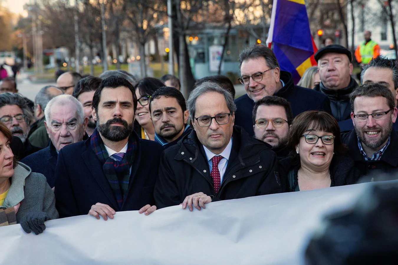 El presidente de la Generalitat, Quim Torra (2d), y el presidente del Parlament, Roger Torrent (3i), a su llegada al Tribunal Supremo.. 