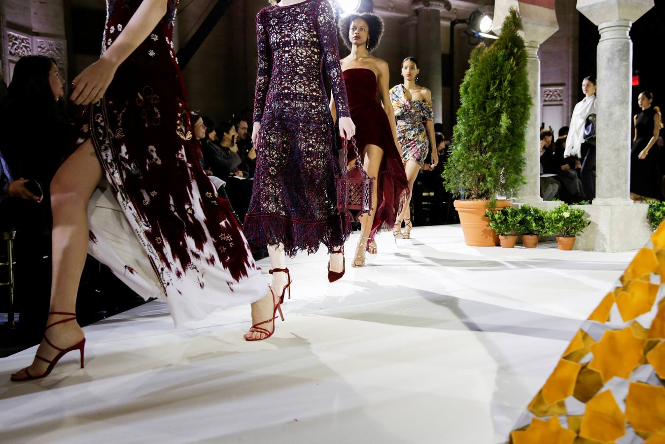 El desfile de Óscar de la Renta con los arcos de la Mezquita de Córdoba como fondo