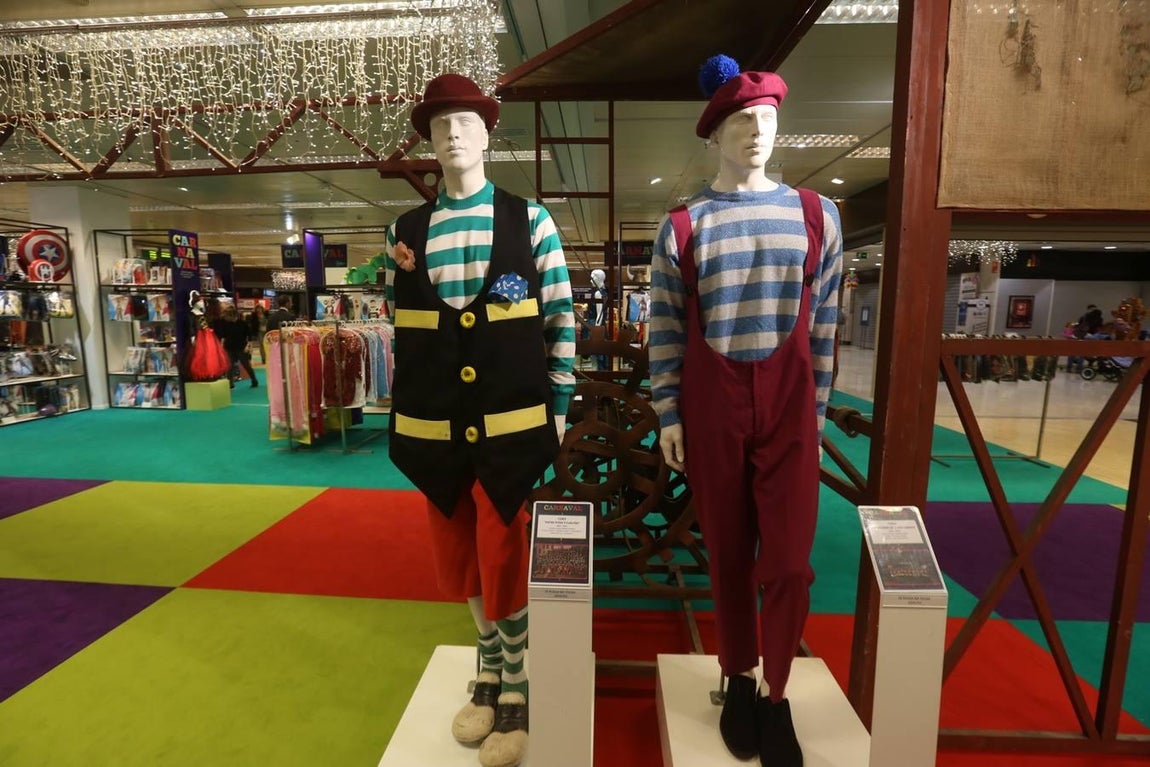 Exposición de disfraces de coros de Carnaval en El Corte Inglés