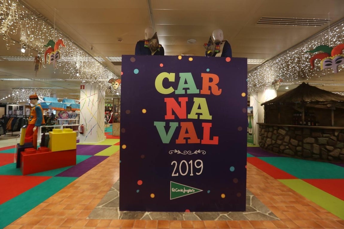 Exposición de disfraces de coros de Carnaval en El Corte Inglés