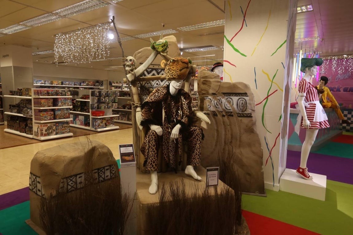 Exposición de disfraces de coros de Carnaval en El Corte Inglés