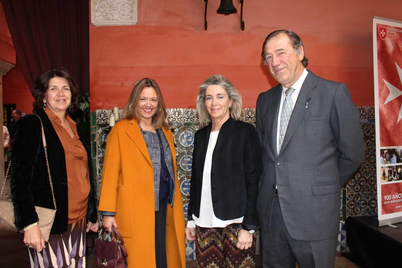 Carmen Gastón, la marquesa del Arenal, Elvira González de Aguilar, Pilar Enrile de Gómez y el marqués del Arenal