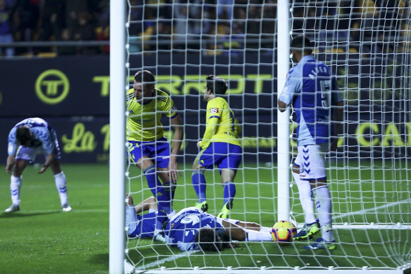 Partido Cádiz-Tenerife (2-0)