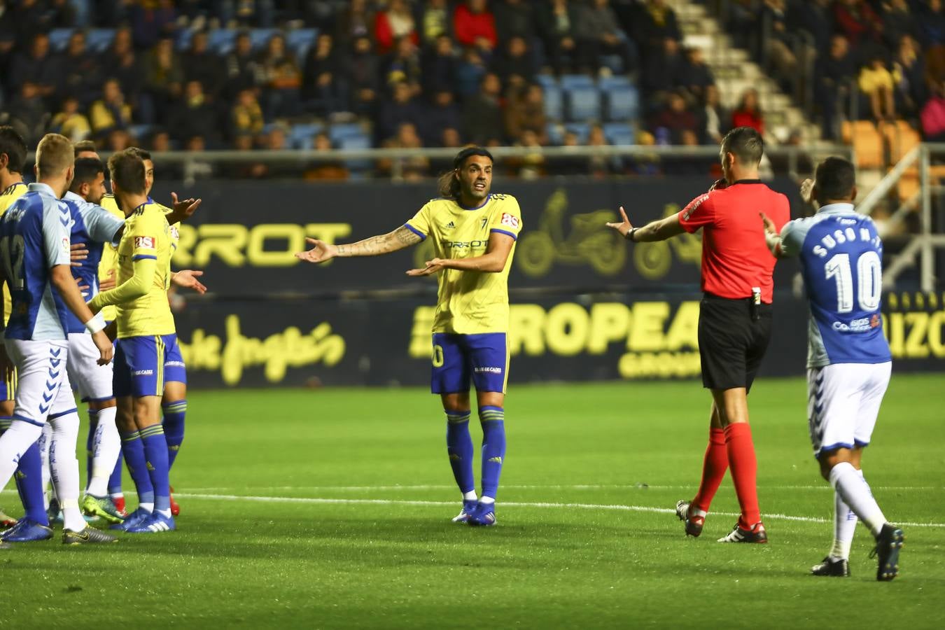 Partido Cádiz-Tenerife (2-0)