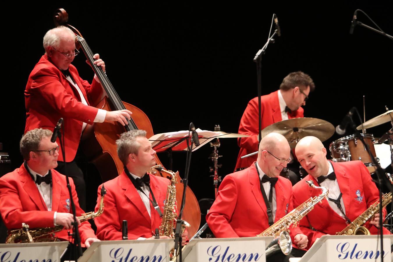 El concierto de Glenn Miller en el Teatro Góngora, en imágenes