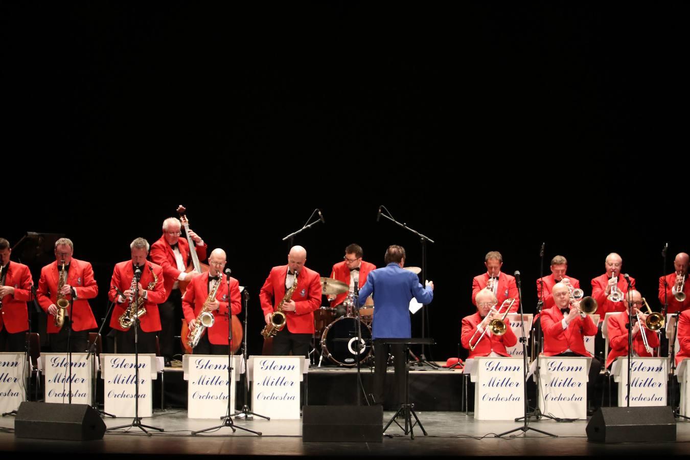 El concierto de Glenn Miller en el Teatro Góngora, en imágenes