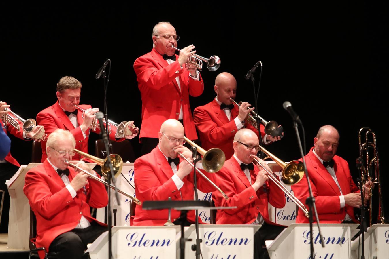 El concierto de Glenn Miller en el Teatro Góngora, en imágenes