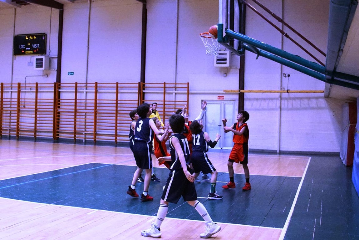 Las mejóres imágenes del partido de baloncesto entre San Patricio Soto y Ntra. Sra. Providencia