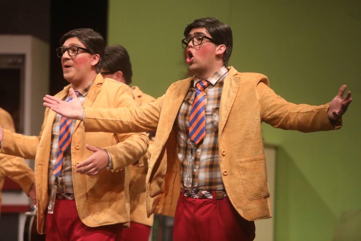 FOTOS: chirigota Los que no valen ni para estar escondidos