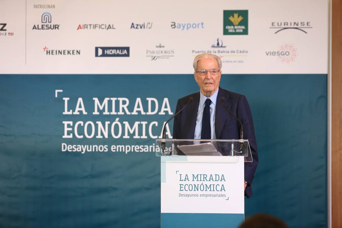 FOTOS: Antonio Garrigues Walker aborda en Cádiz el modelo social actual