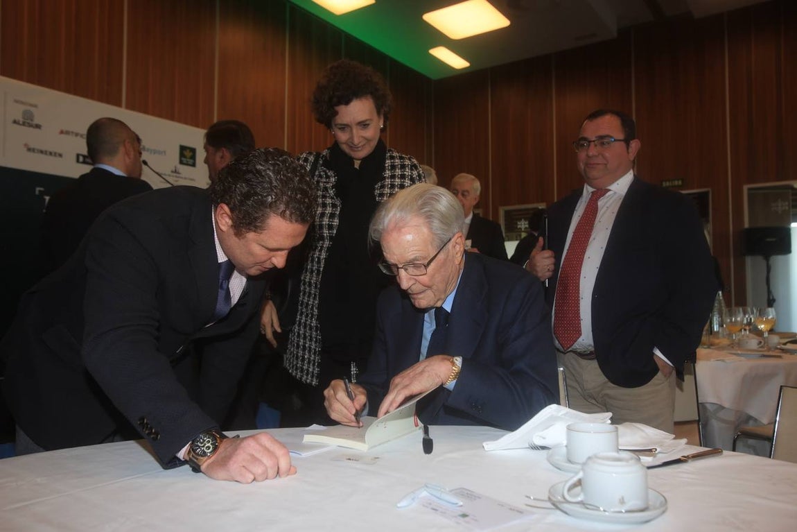 FOTOS: Antonio Garrigues Walker aborda en Cádiz el modelo social actual