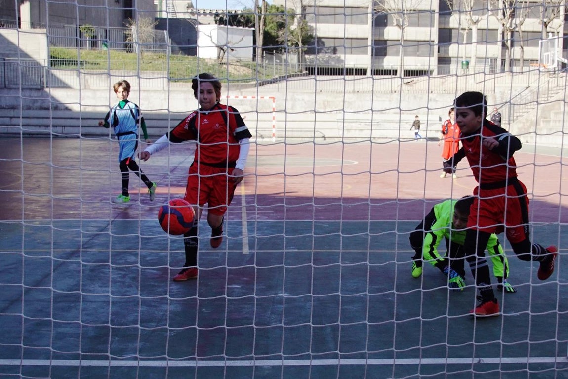 Las mejores imágenes del encuentro de futsal alevín entre el Asunción Cuestablanca y el Amor de Dios. 