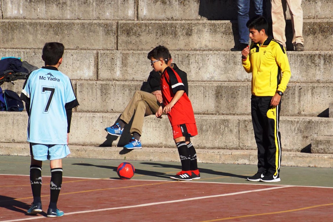 Las mejores imágenes del encuentro de futsal alevín entre el Asunción Cuestablanca y el Amor de Dios. 