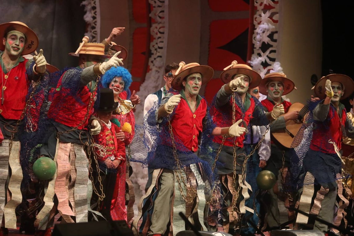 FOTOS: chirigota Los fantasmíbiris mamarrachíbiris del templo de las coplíbiris