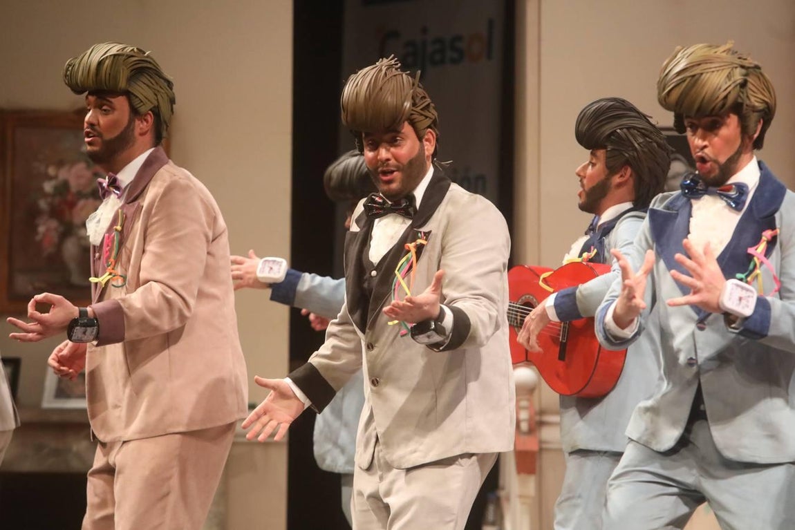 FOTOS: chirigota Paqui, baja aunque sea en pijama