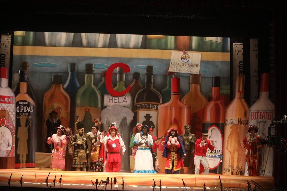 FOTOS: chirigota Los que vienen de etiqueta