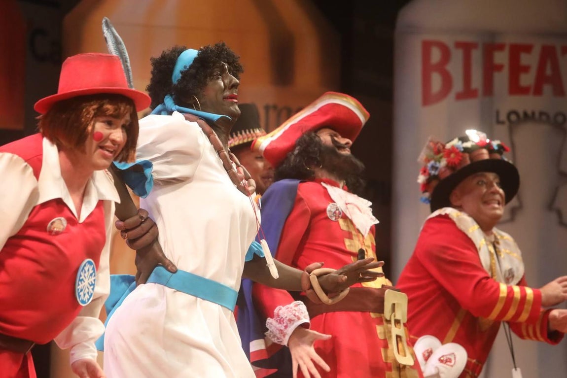 FOTOS: chirigota Los que vienen de etiqueta