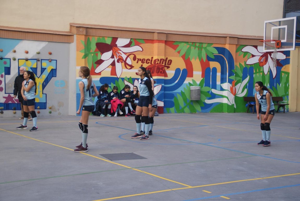 Las mejores imágenes del partido de voleibol entre Decroly &quot;A&quot; y Santo Domingo Savio
