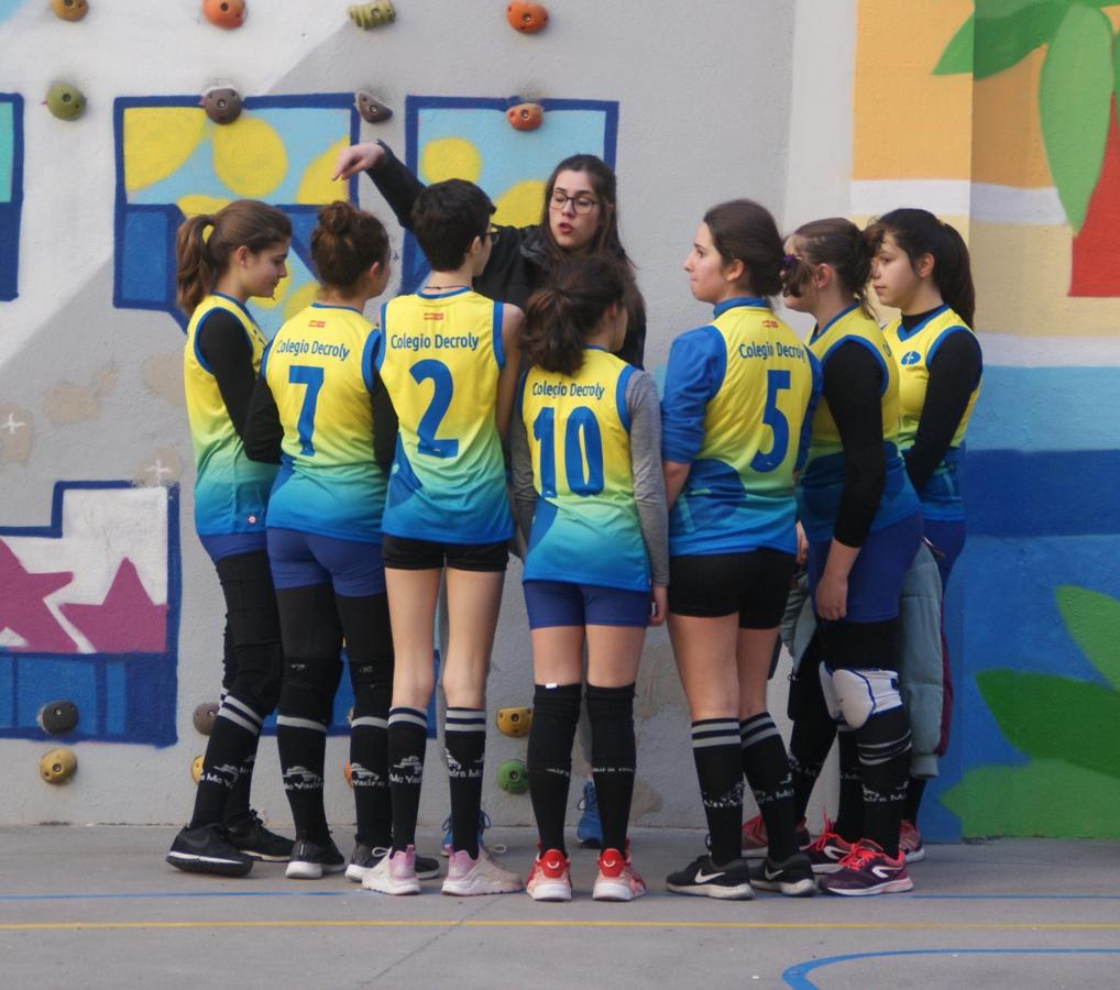 Las mejores imágenes del partido de voleibol entre Decroly &quot;A&quot; y Santo Domingo Savio