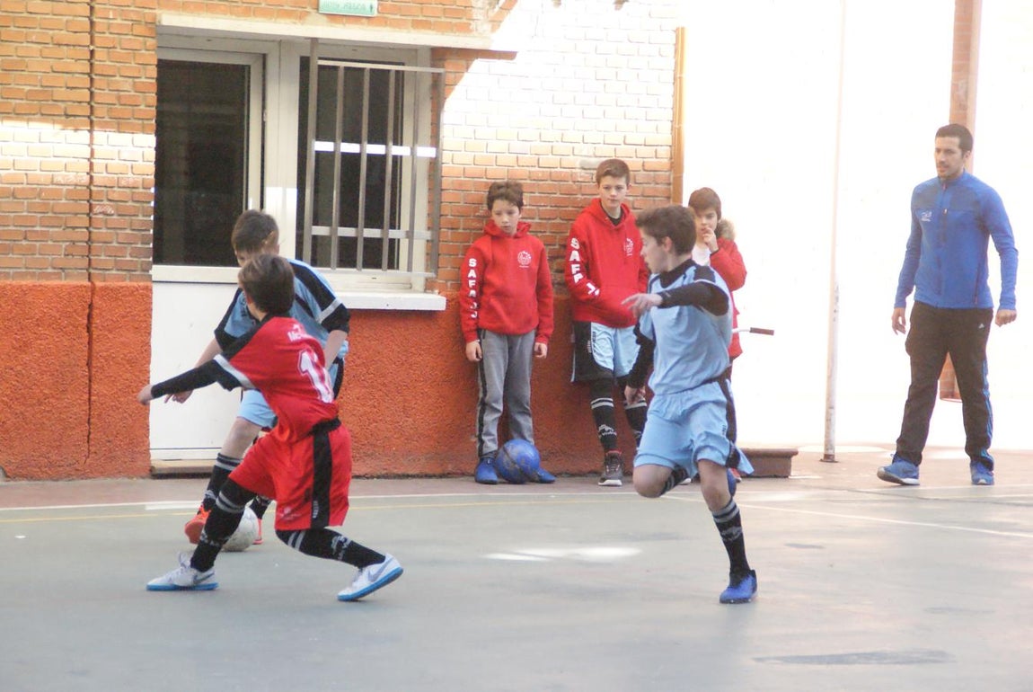 Las mejores imágenes del partido de fútbol sala entre Sagrada Familia Jorge Juan &quot;A&quot; y Nuestra Señora Consolación &quot;B&quot;