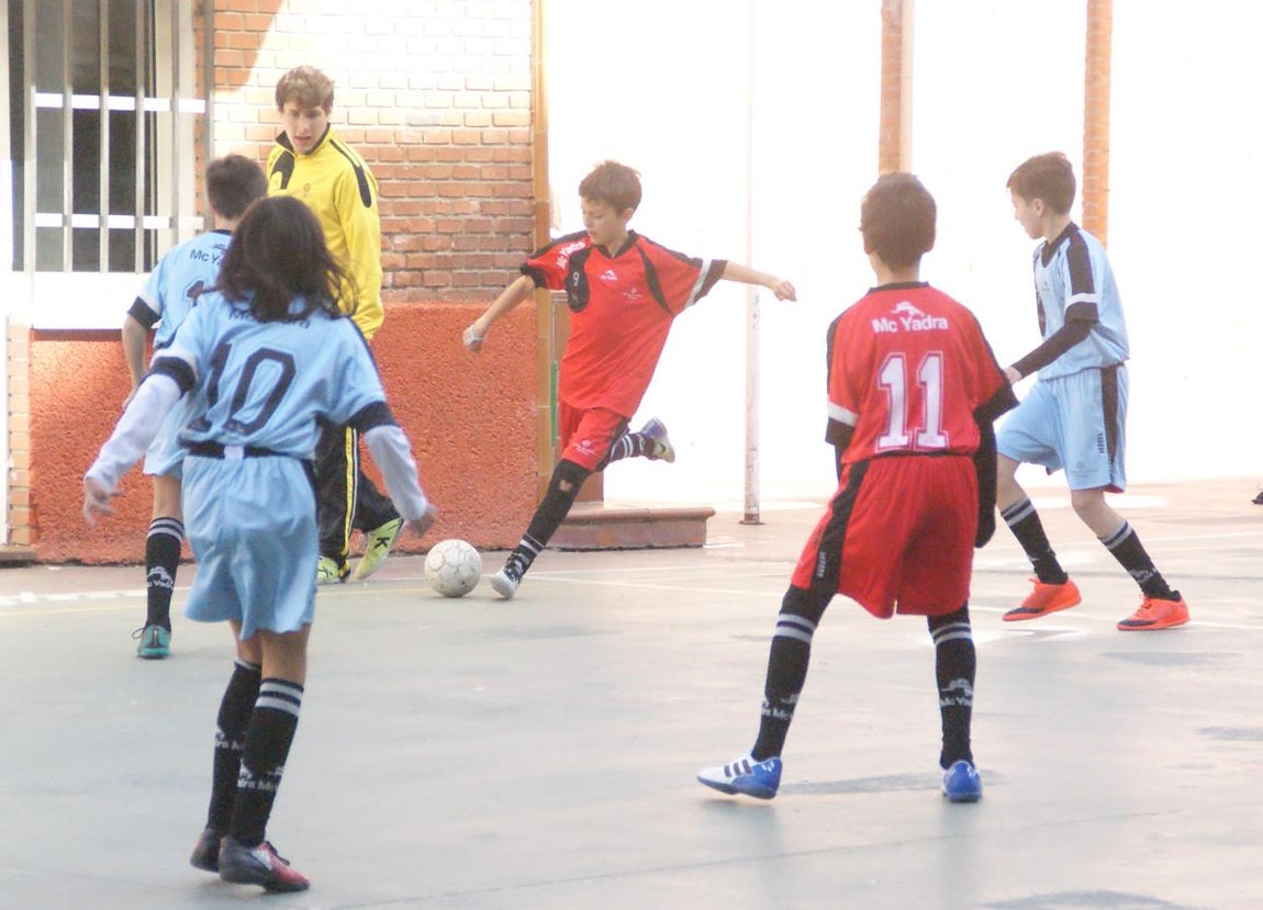 Las mejores imágenes del partido de fútbol sala entre Sagrada Familia Jorge Juan &quot;A&quot; y Nuestra Señora Consolación &quot;B&quot;