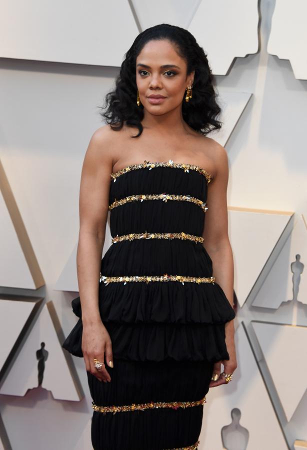 Tessa Thompson. Chanel negro palabra de honor