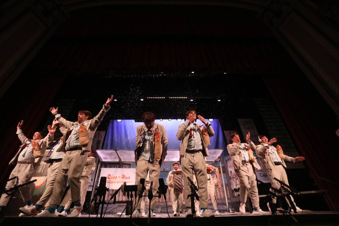 FOTOS: Chirigota Los cachito pan en el COAC 2019