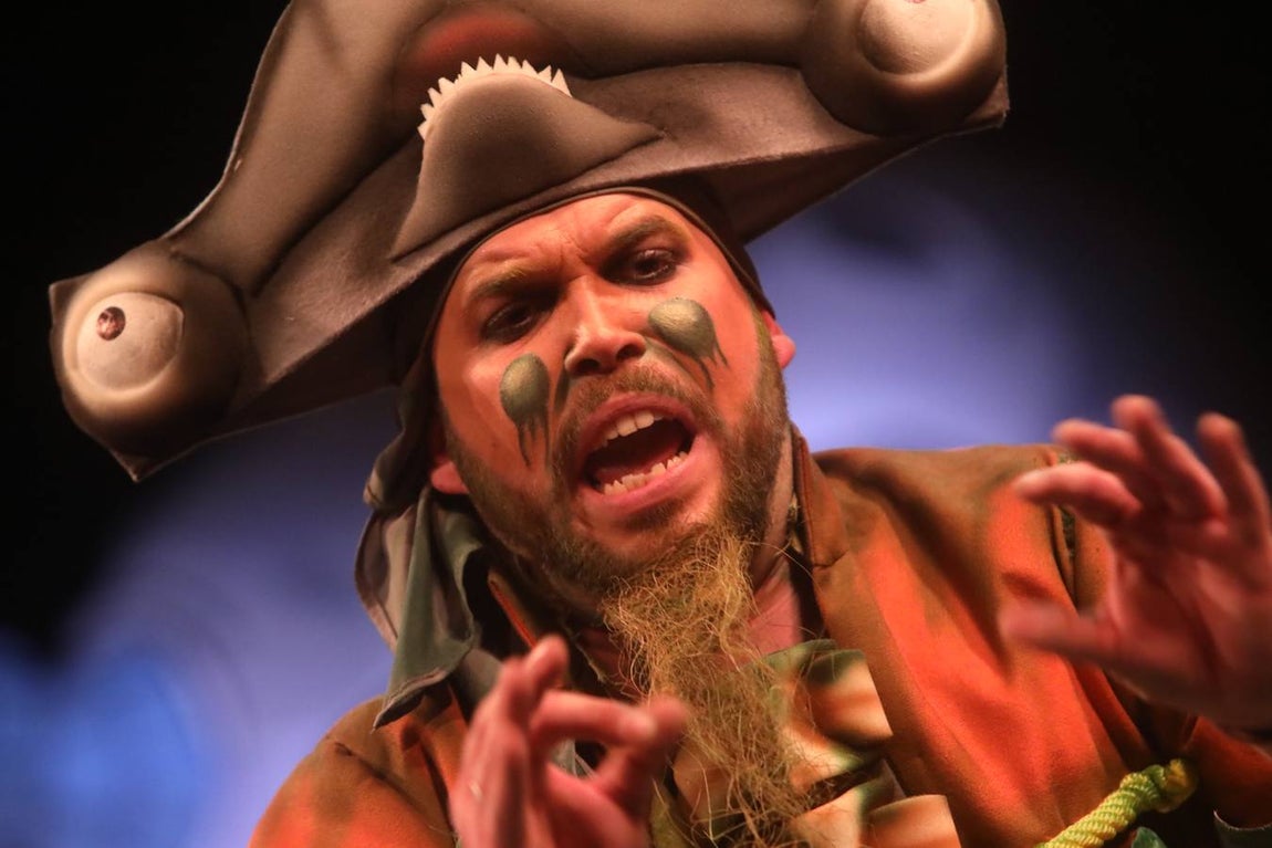 FOTOS: chirigota La maldición de la lapa negra