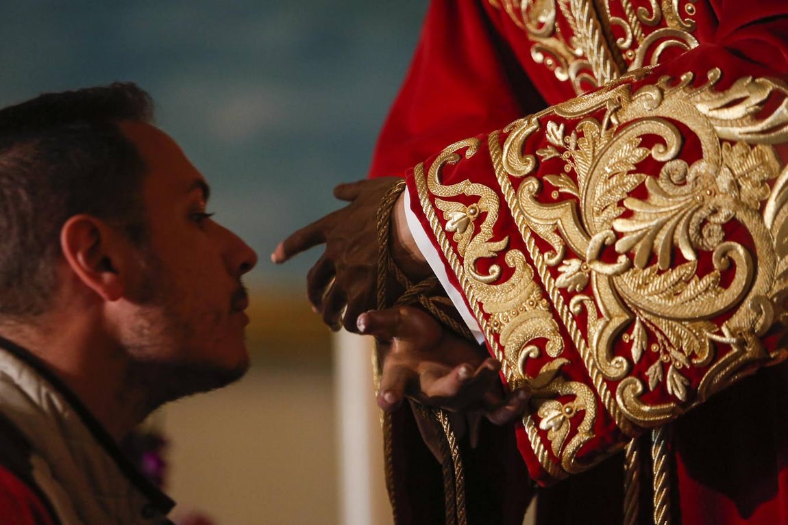 En imágenes, el primer viernes de marzo como antesala de la Cuaresma en Córdoba