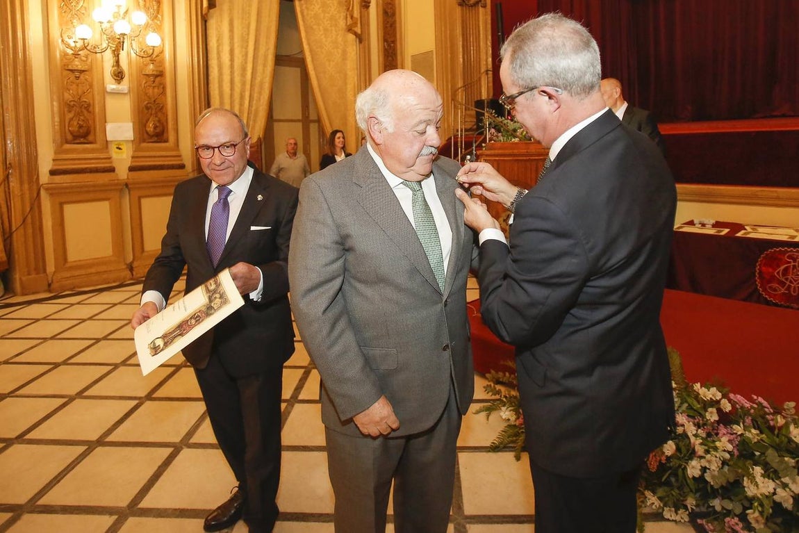 La entrega de las Insignias de Oro del Círculo de la Amistad, en imágenes