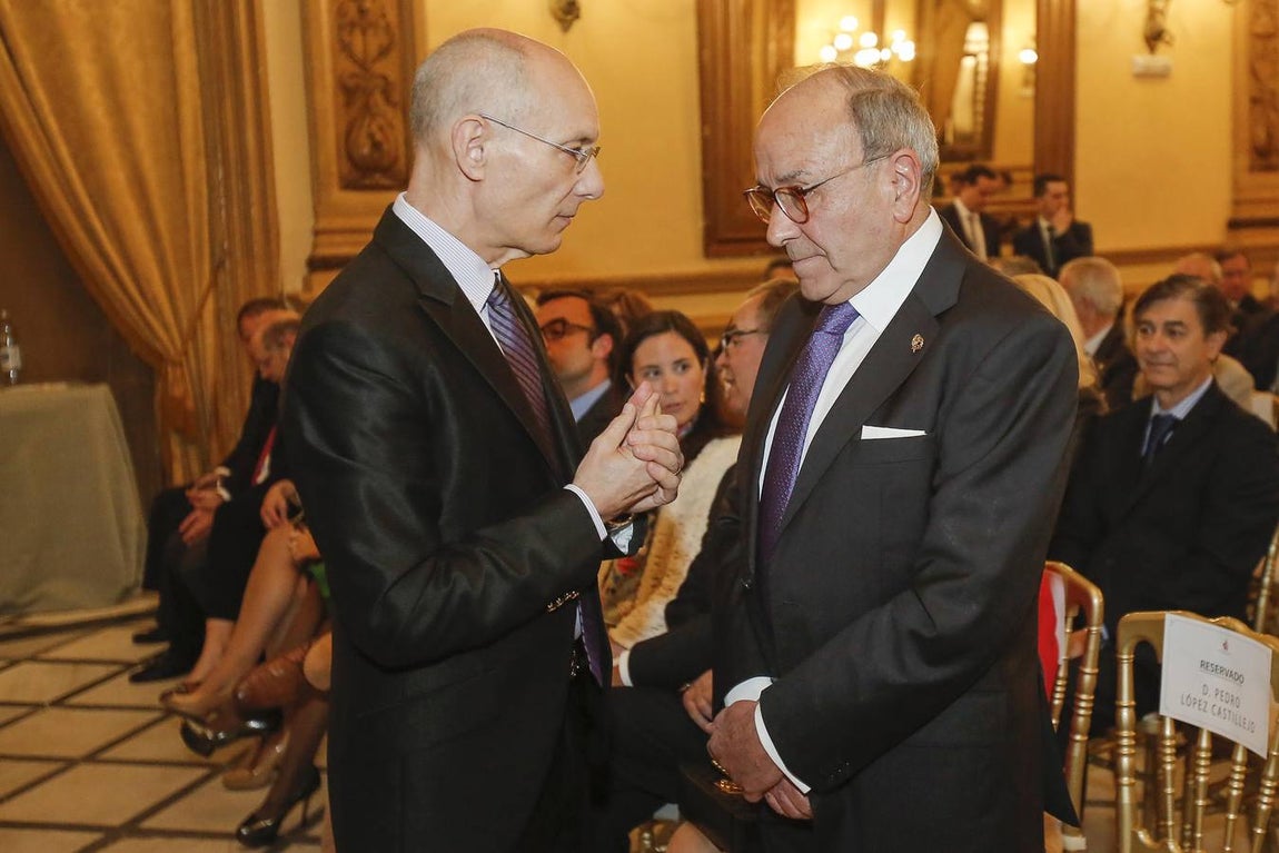 La entrega de las Insignias de Oro del Círculo de la Amistad, en imágenes