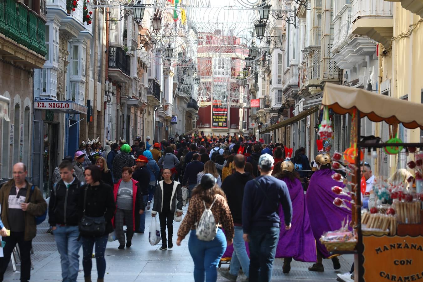 FOTOS: Los coros toman Cádiz en un segundo asalto