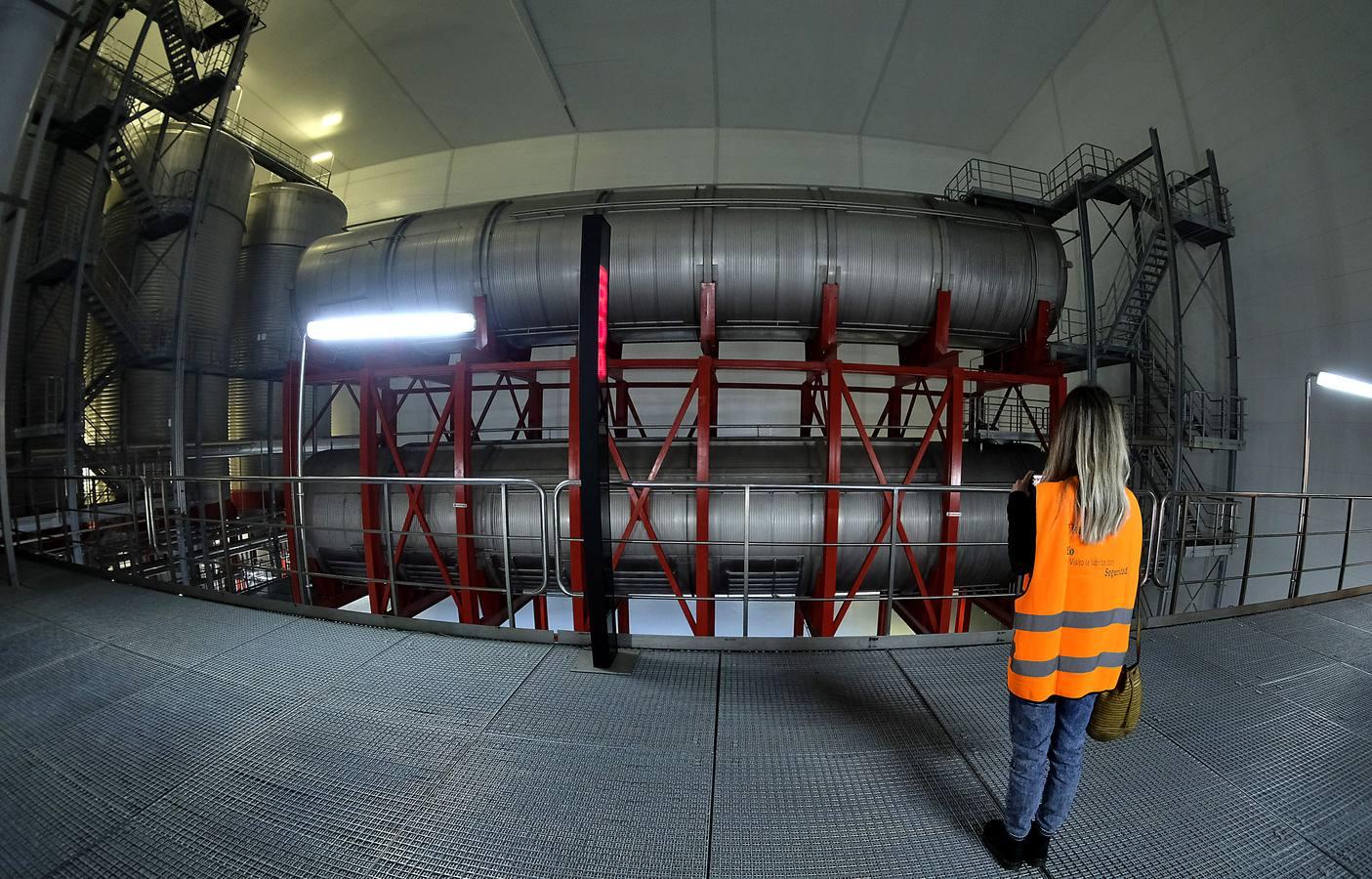 Un paseo gráfico por la fábrica de cerveza líder en Andalucía