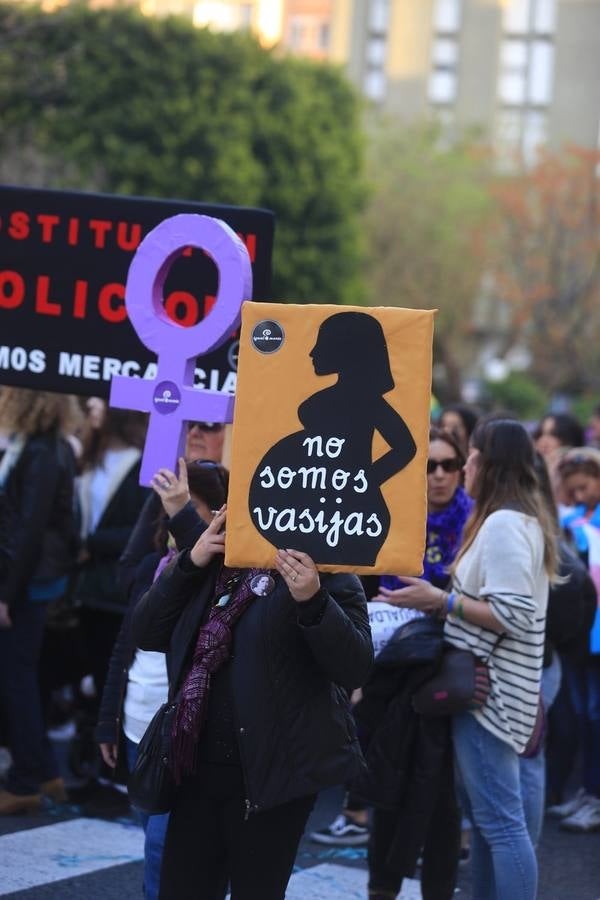 FOTOS: Las imágenes de la marcha del 8-M por Cádiz
