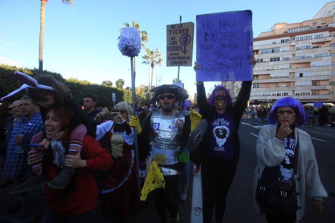 FOTOS: Las imágenes de la marcha del 8-M por Cádiz