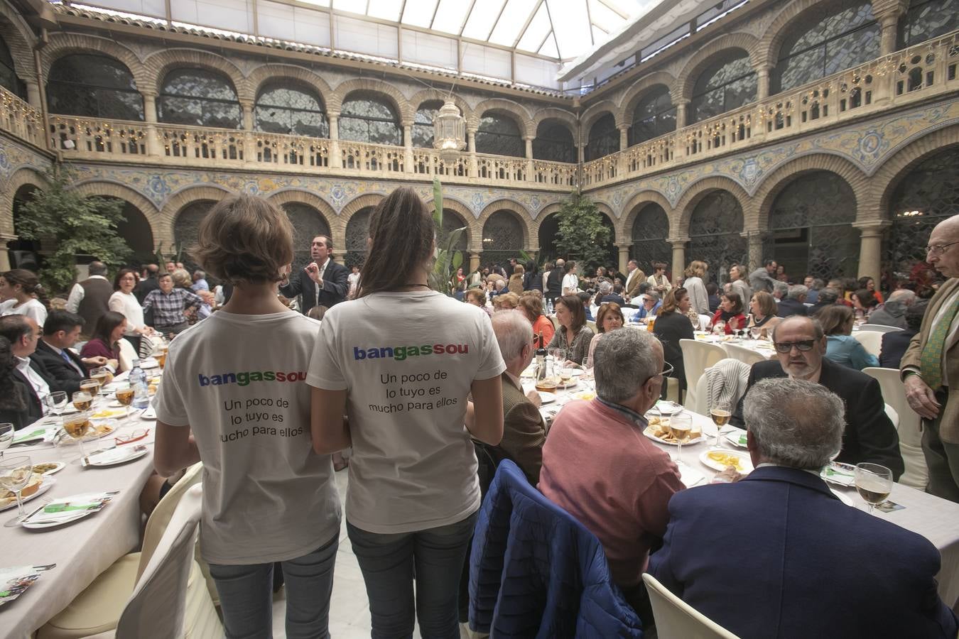 La comida solidaria de la Fundación Bangassou, en imágenes