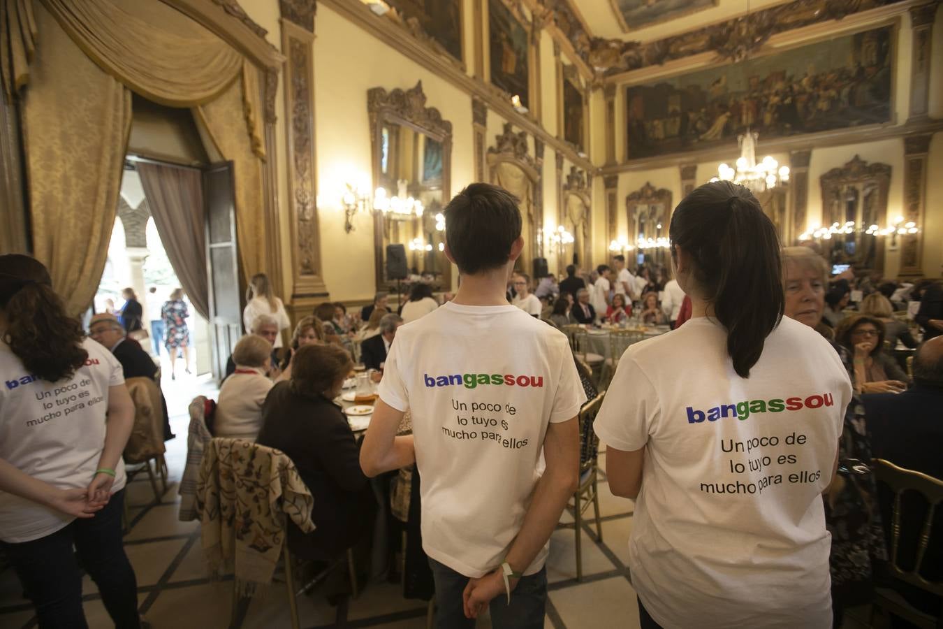 La comida solidaria de la Fundación Bangassou, en imágenes