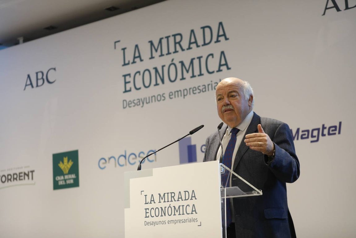 La charla del presidente de Abbott Laboratories España en Córdoba, en imágenes