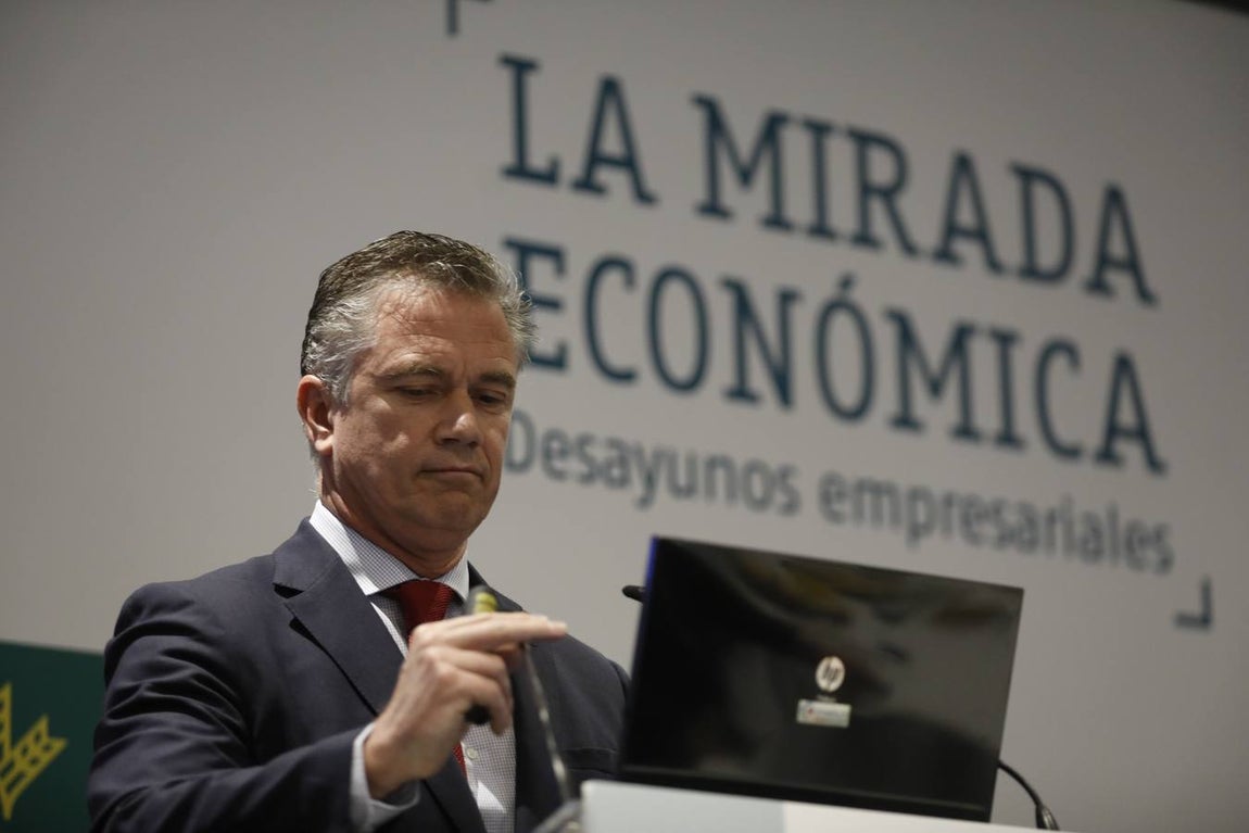 La charla del presidente de Abbott Laboratories España en Córdoba, en imágenes